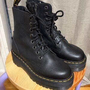 Dr. Martens Jadon III Platform